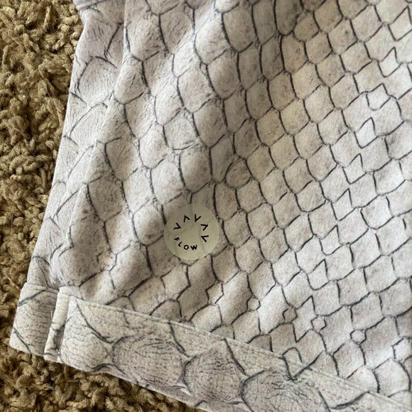 Varley Sports Bra with Mesh front and back - Picture 2 of 3